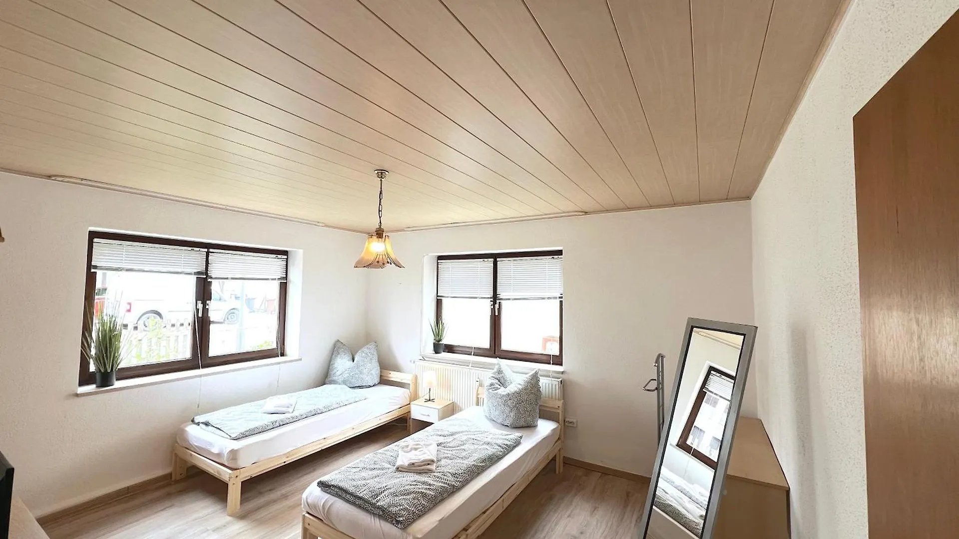 I Apartment 14 Personen - Monteurzimmer - Ferienwohnung, Grosskoellnbach I Pilsting Germany