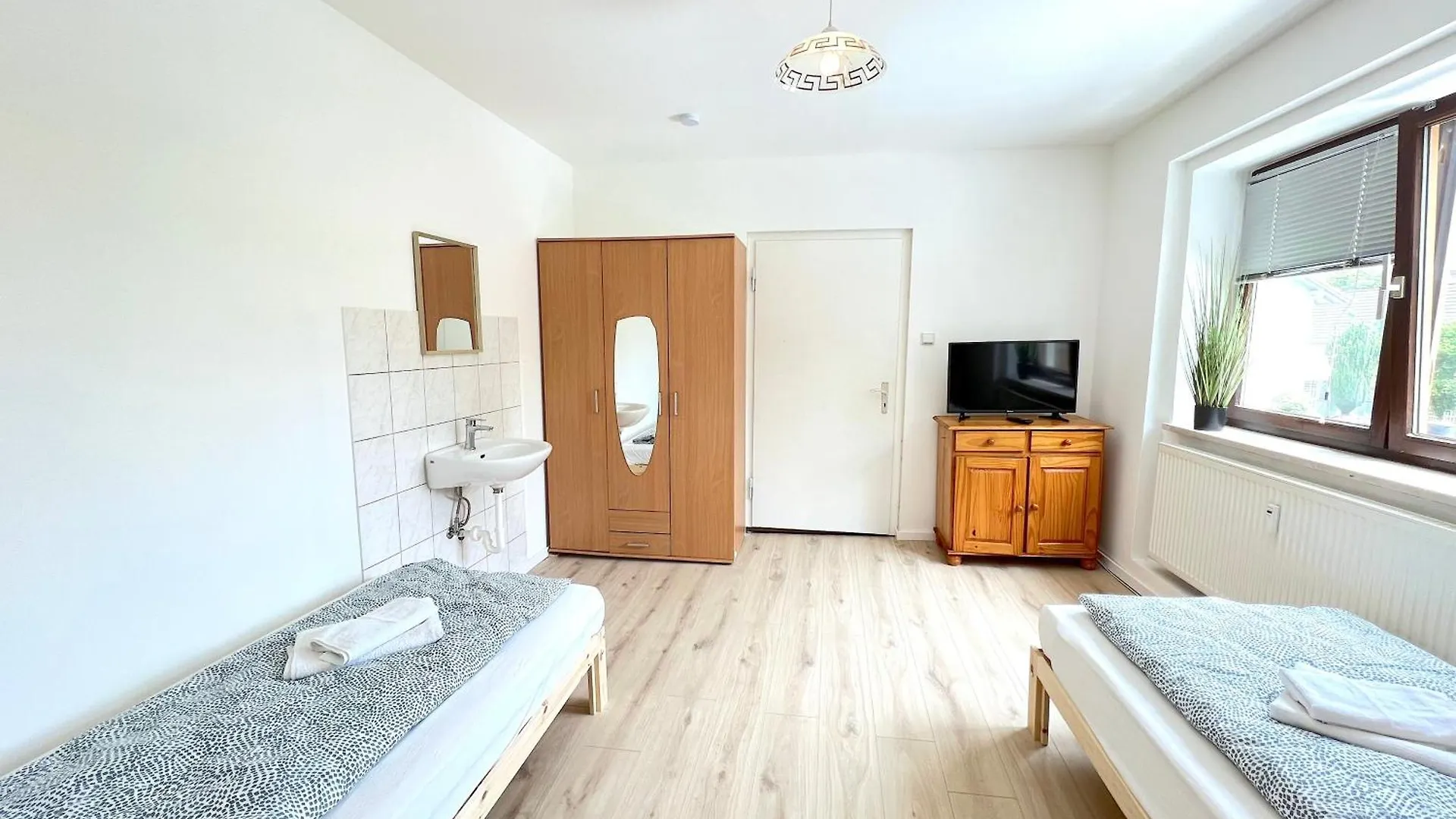 I Apartment 14 Personen - Monteurzimmer - Ferienwohnung, Grosskoellnbach I Pilsting 0*,