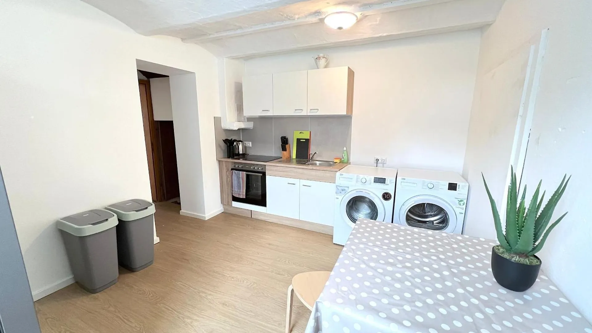 I Apartment 14 Personen - Monteurzimmer - Ferienwohnung, Grosskoellnbach I Pilsting Germany